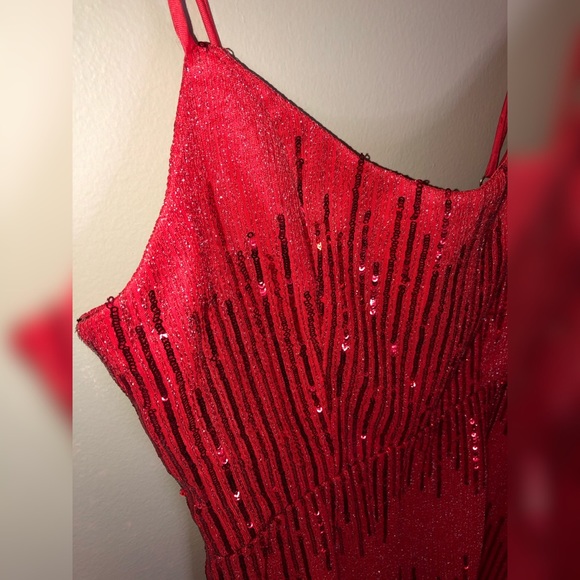 party dress - Picture 3 of 4